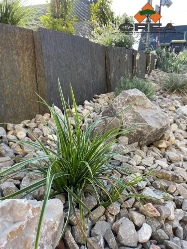 Chantier Gouy Sous Bellonne 21 photo d'un espace avec des plantes et des galets