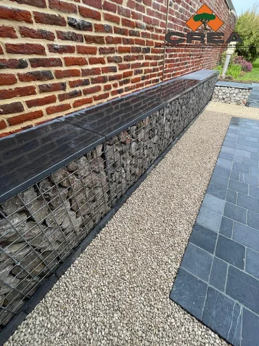 Chantier Tortequesne 19 photo de graviers sur le sol d'une allée