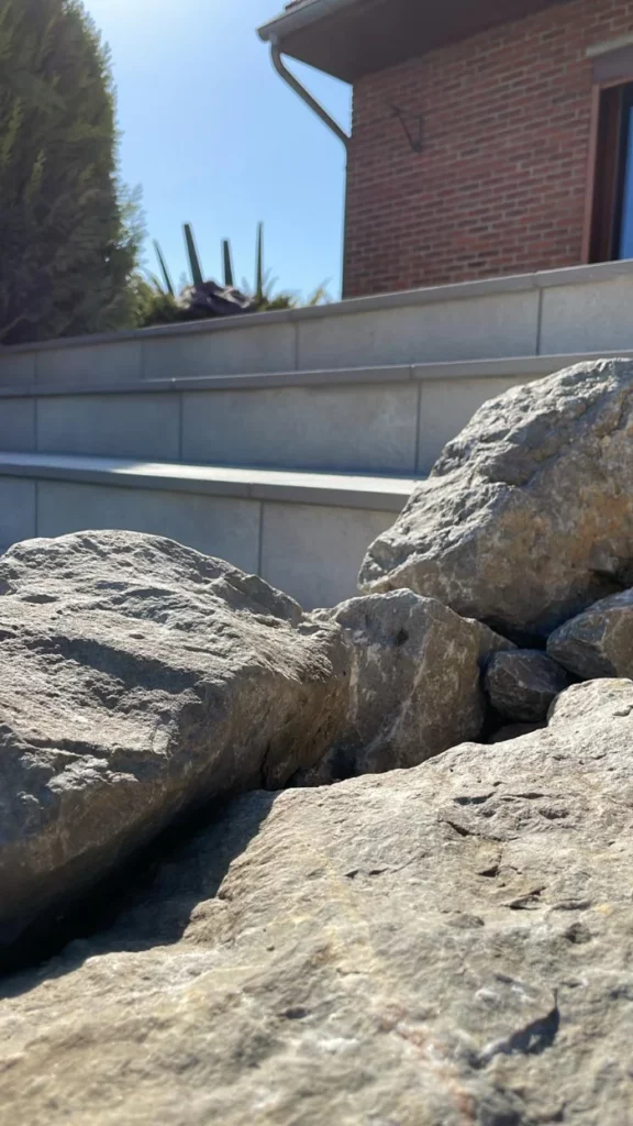 30 idées d'aménagement extérieur pour transformer votre jardin en 2026 6 zoom sur un rocher