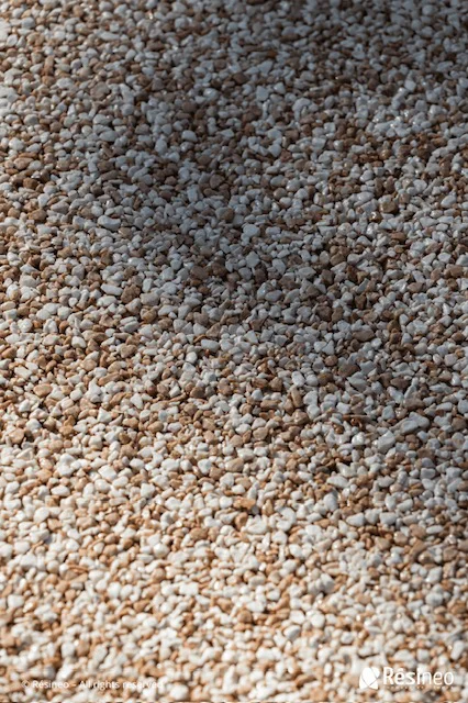 CREA devient Applicateur Agréé Résineo 6 Texture de moquette en fibres synthétiques marron et beige